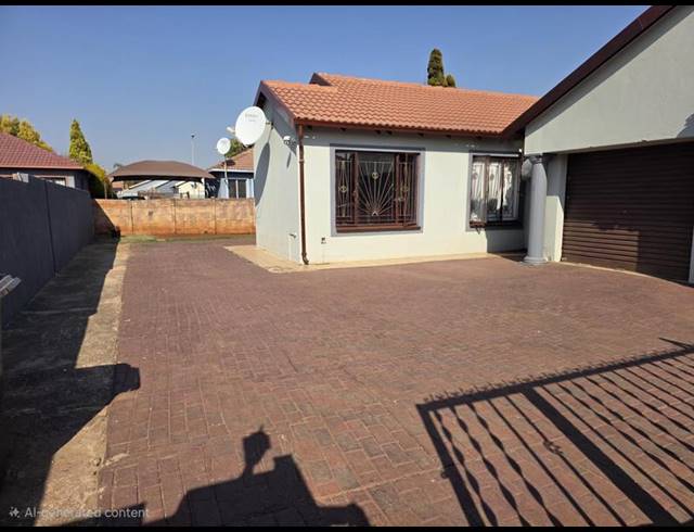 3 BEDROOM HOUSE FOR SALE IN THE ORCHARDS